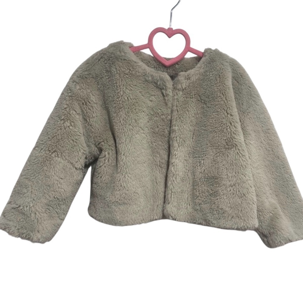 7/$20 GAP Kids Soft Beige/Grey Faux Fur Long Sleeve Jacket Coat